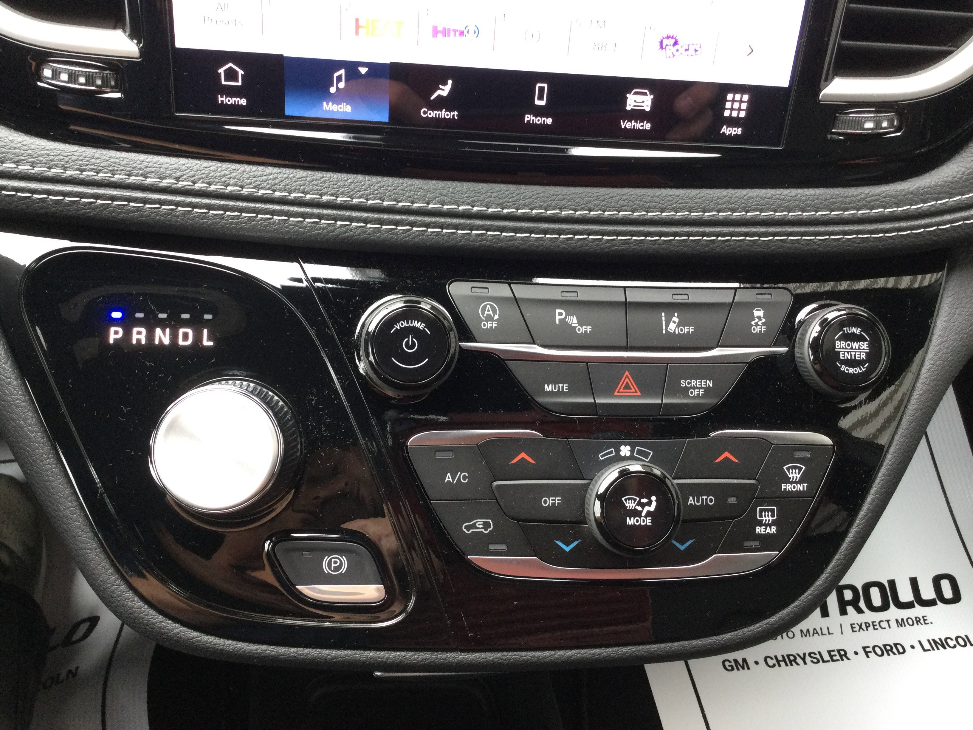 New 2026 Chrysler Pacifica Select image 10