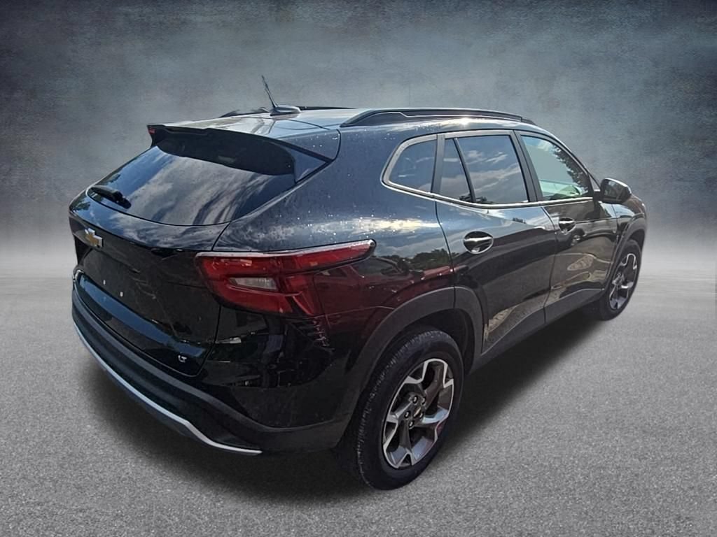 Used 2025 Chevrolet Trax LT FWD image 7