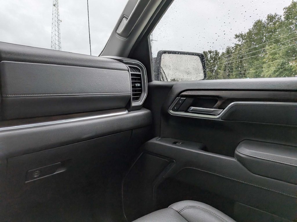 Used 2025 GMC Sierra 1500 SLT AWD/4WD image 14