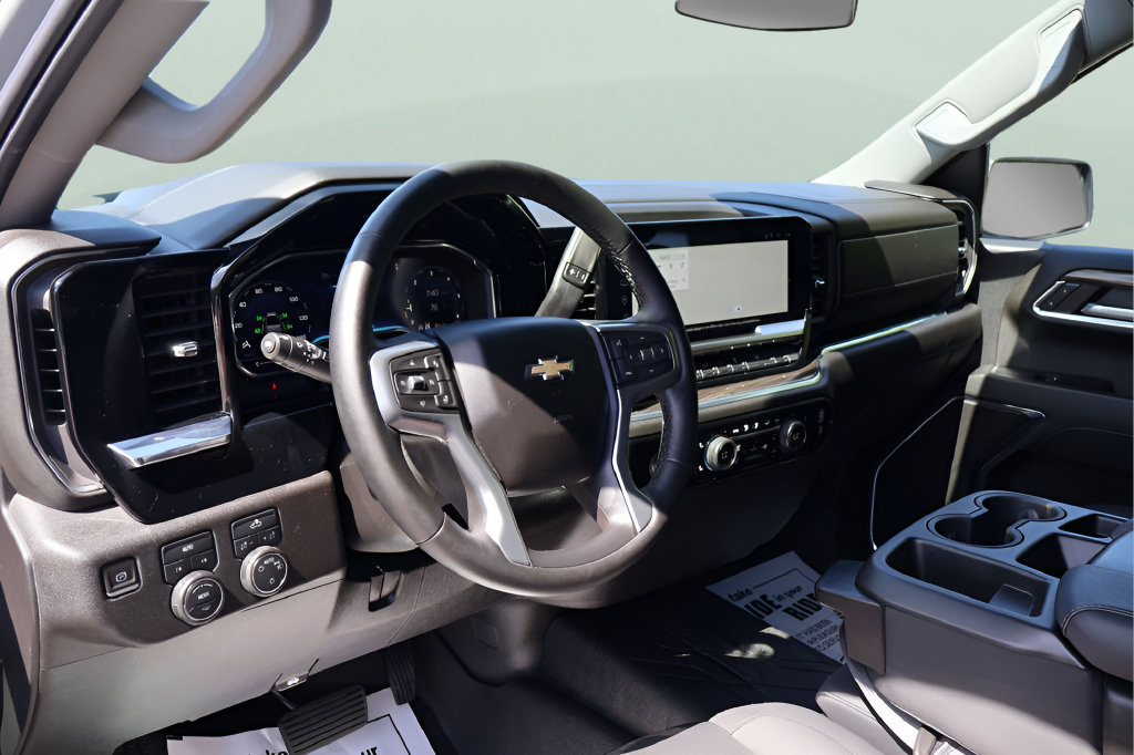 Used 2024 Chevrolet Silverado 1500 LT AWD/4WD image 15