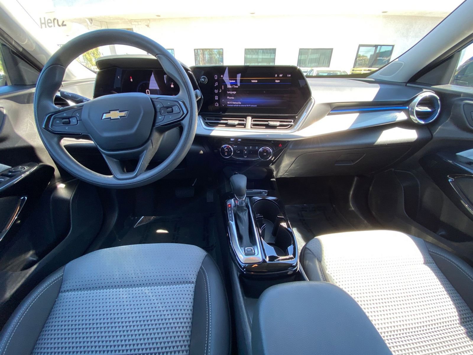 Used 2025 Chevrolet Trax LT FWD image 32