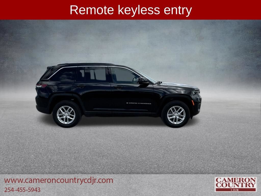 Used 2025 Jeep Grand Cherokee Laredo w/ Luxury Tech Group I AWD/4WD image 2