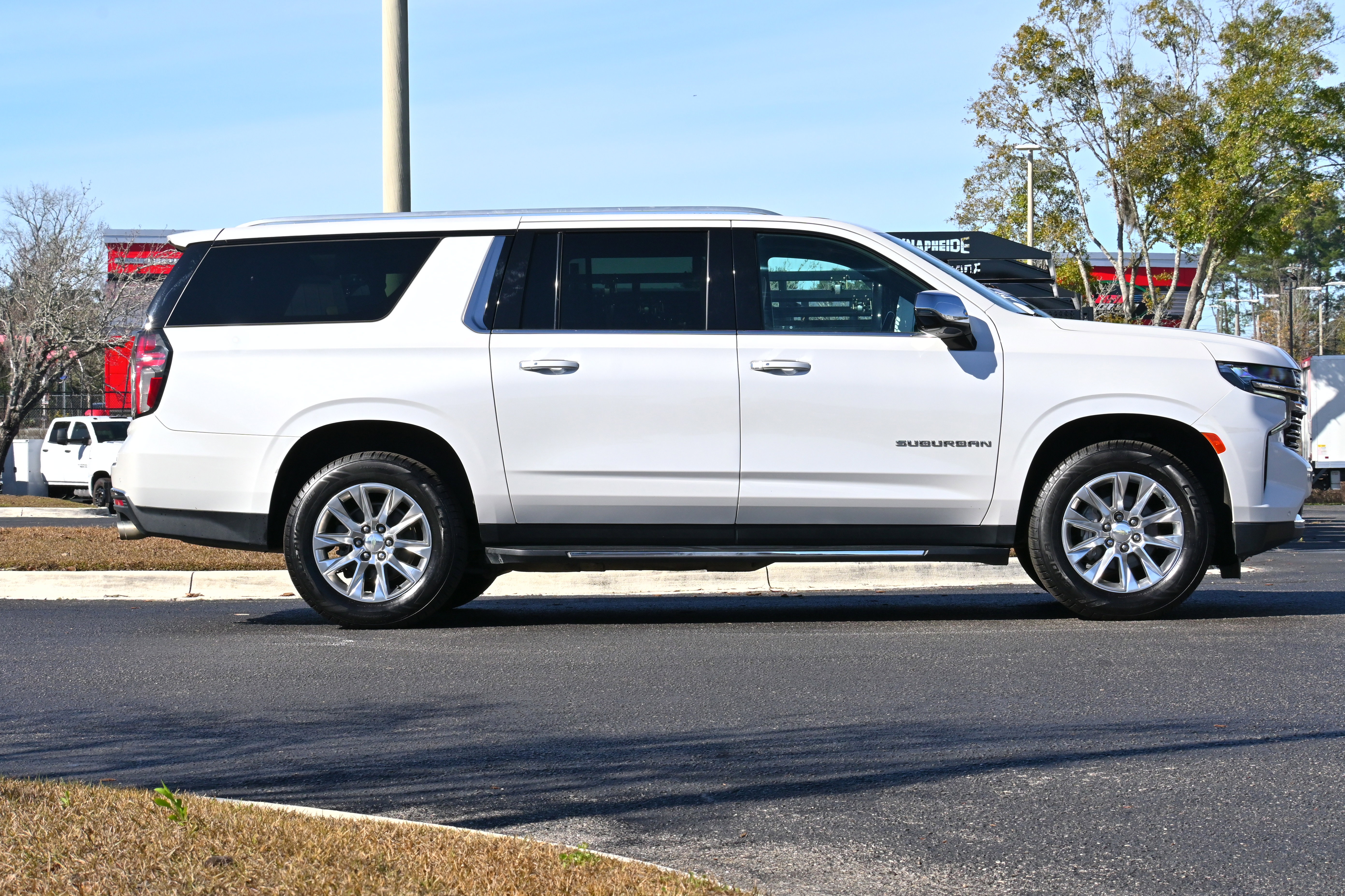 Used 2021 Chevrolet Suburban Premier w/ Premium Package image 7