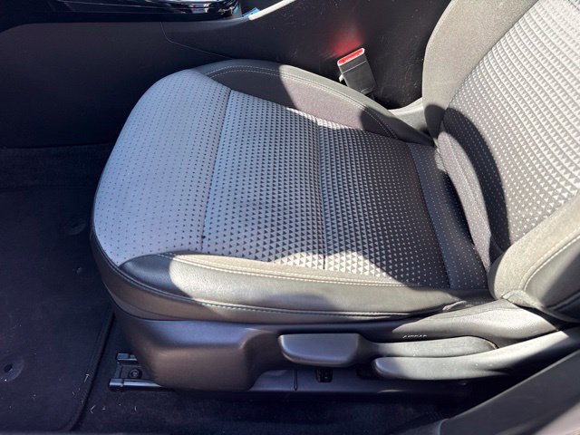 Used 2025 Chevrolet Trax LT FWD image 11