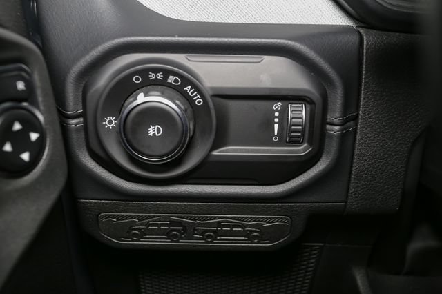 Used 2026 Jeep Wrangler Unlimited Sahara AWD/4WD image 34