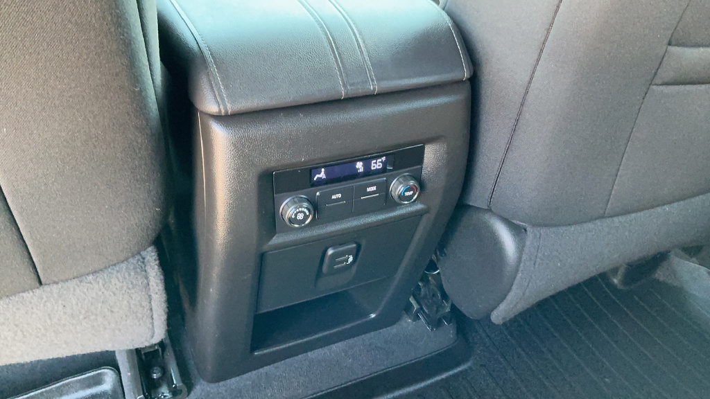 Used 2023 Chevrolet Traverse LT FWD image 10