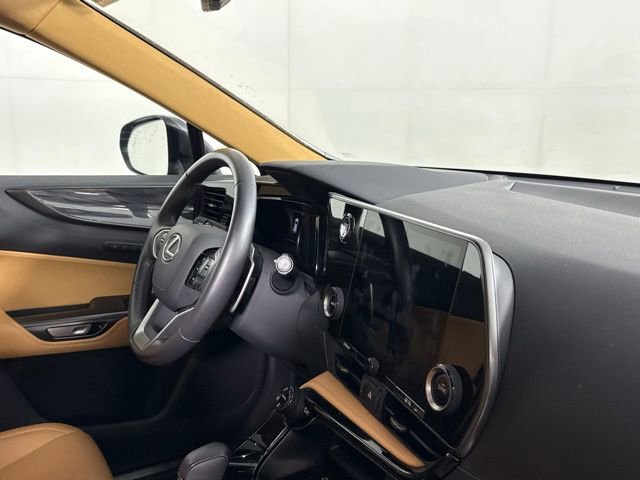 Used 2025 Lexus NX 250 FWD w/ Towing Package (2000 Lbs) image 32