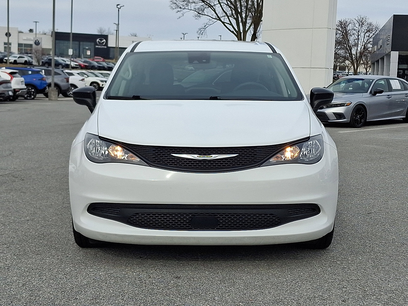 Used 2024 Chrysler Voyager LX image 2