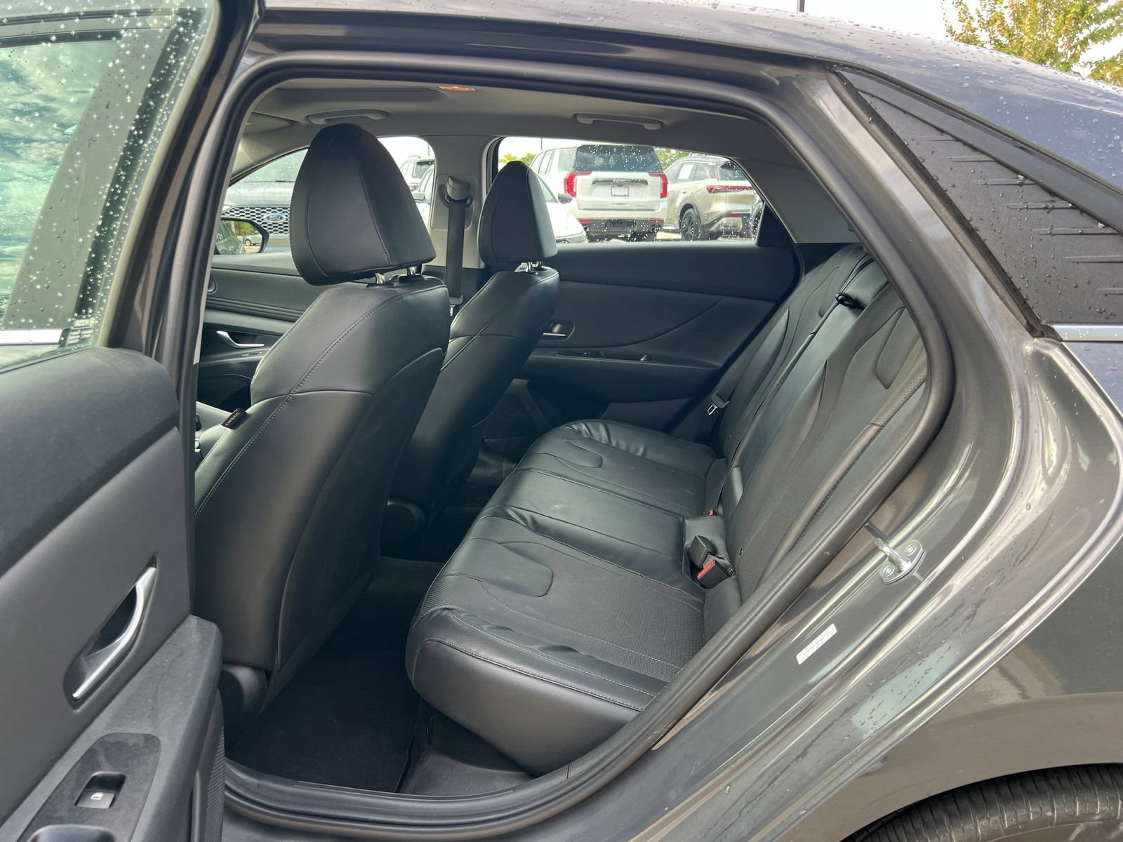 Used 2023 Hyundai Elantra Limited w/ Preferred Accessory Package FWD image 17
