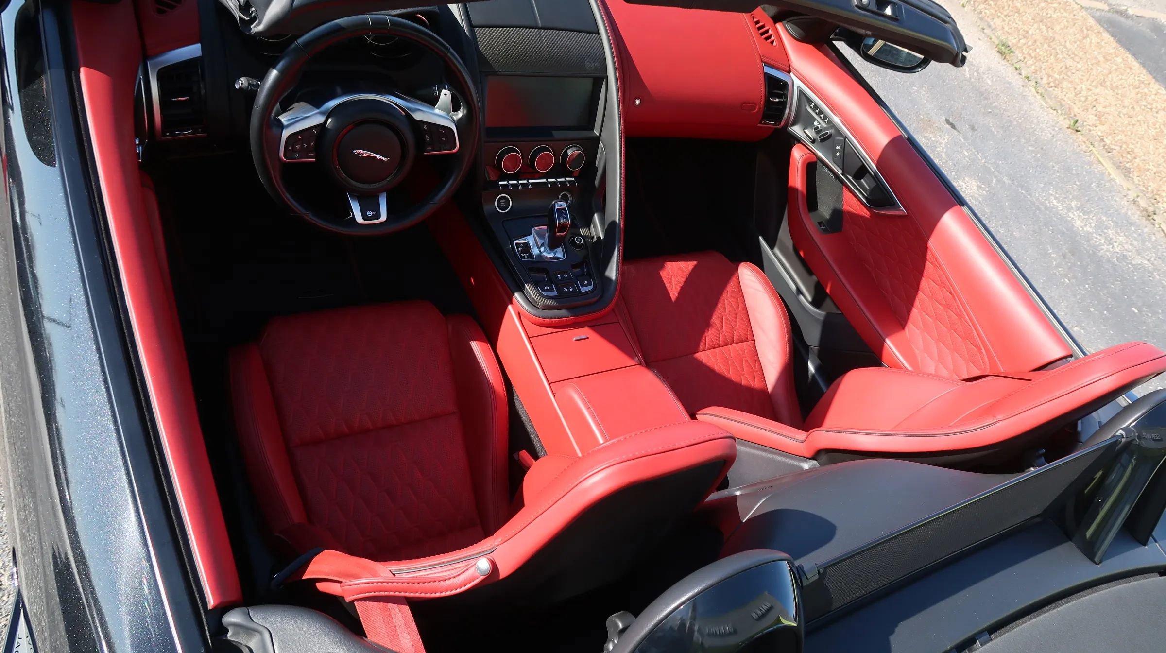 Used 2020 Jaguar F-TYPE SVR image 33