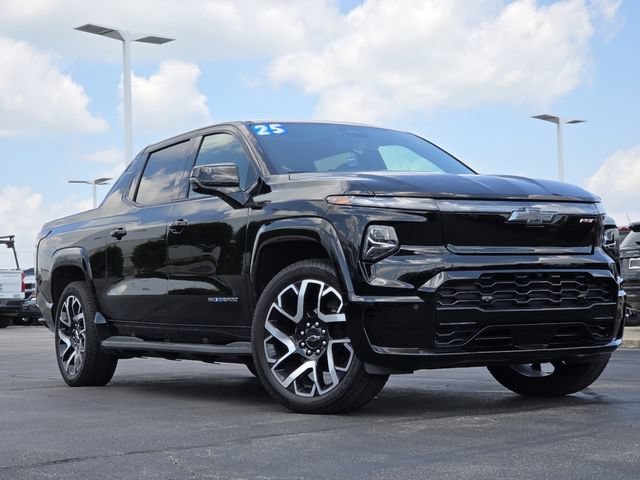 Used 2025 Chevrolet Silverado EV RST AWD/4WD image 2