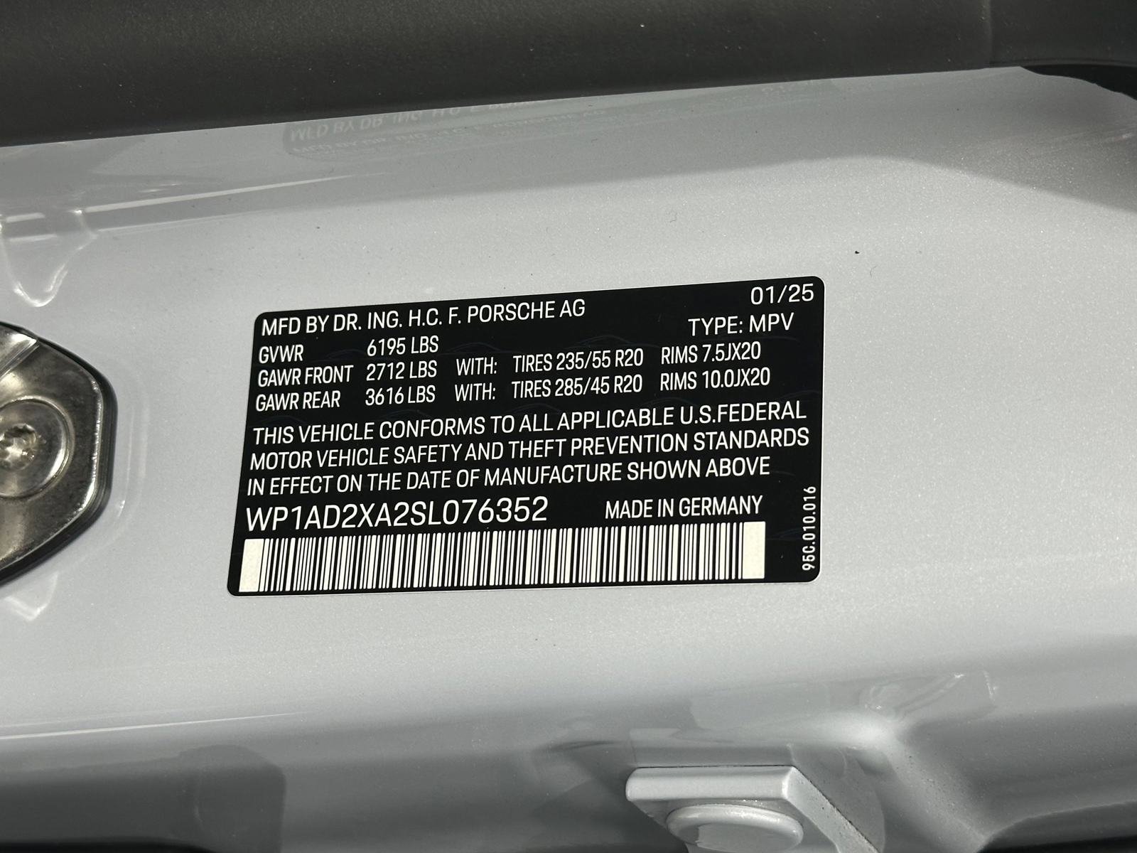 Certified 2025 Porsche Macan Electric image 54