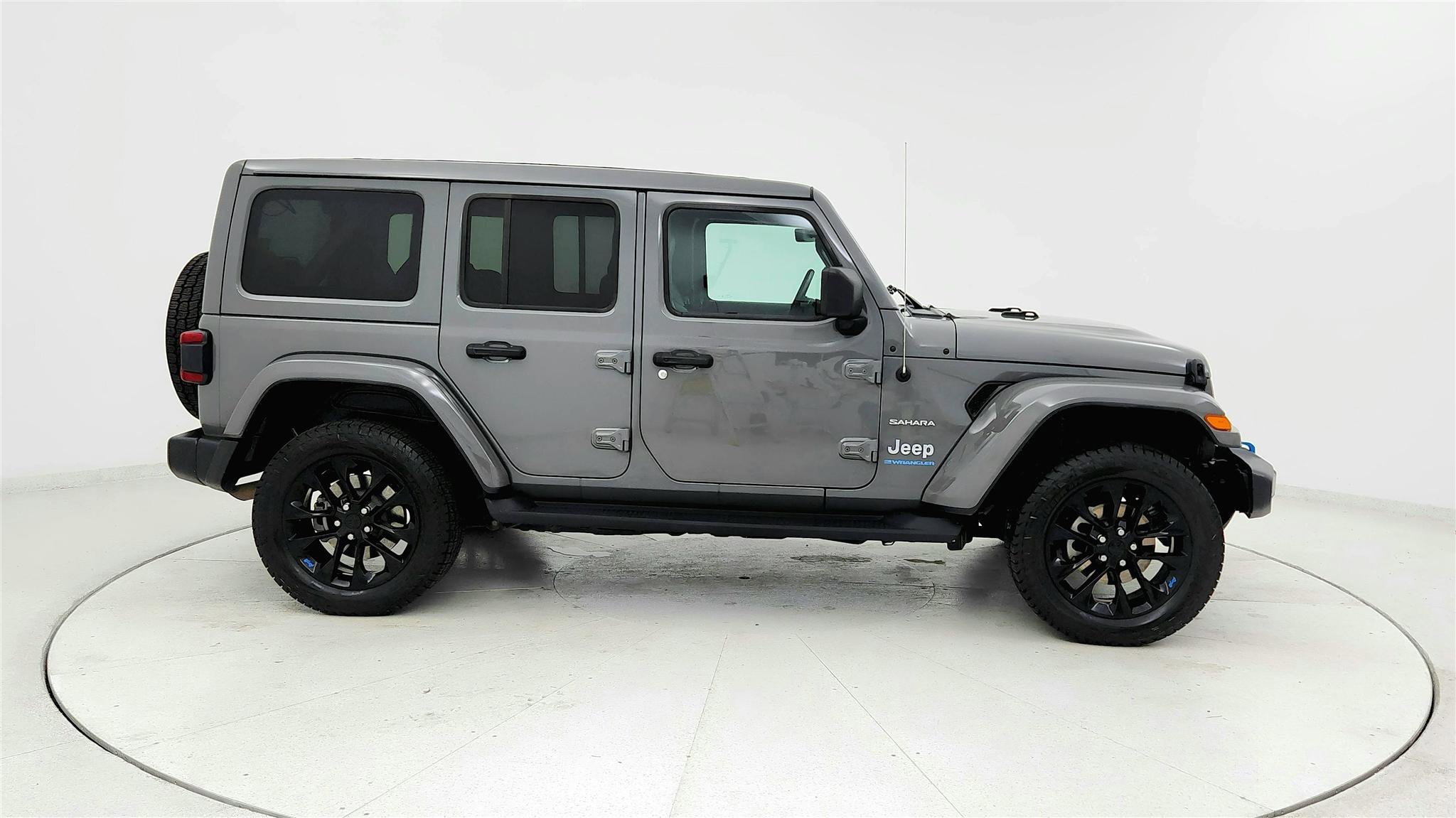 Used 2023 Jeep Wrangler Unlimited Sahara w/ Cold Weather Group AWD/4WD image 6