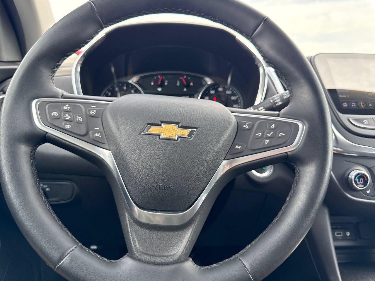 Used 2023 Chevrolet Equinox LT AWD/4WD image 17