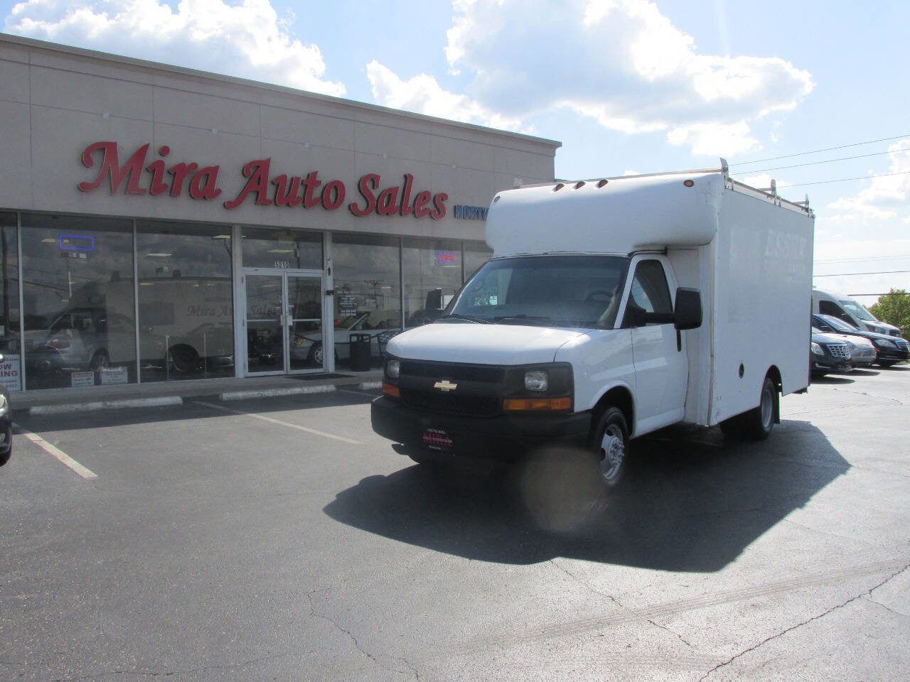 Used 2014 Chevrolet Express 3500 3500 2dr Commercial/Cutaway/Ch image 2