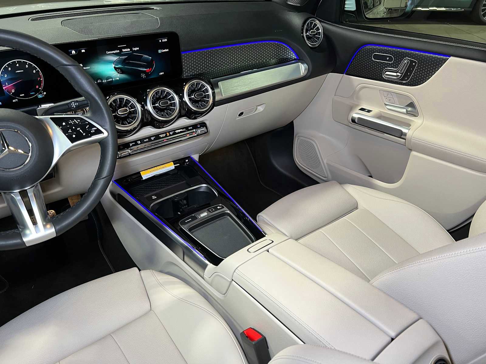 Used 2025 Mercedes-Benz GLB 250 GLB 250 image 38