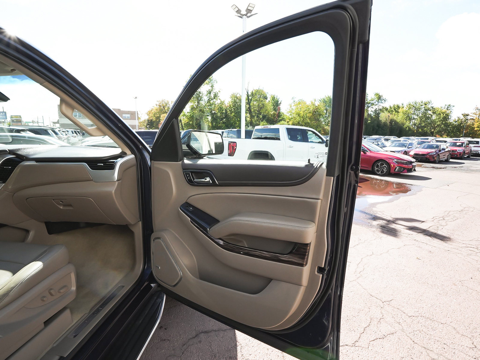 Used 2018 GMC Yukon XL SLT w/ Premium Edition AWD/4WD image 16