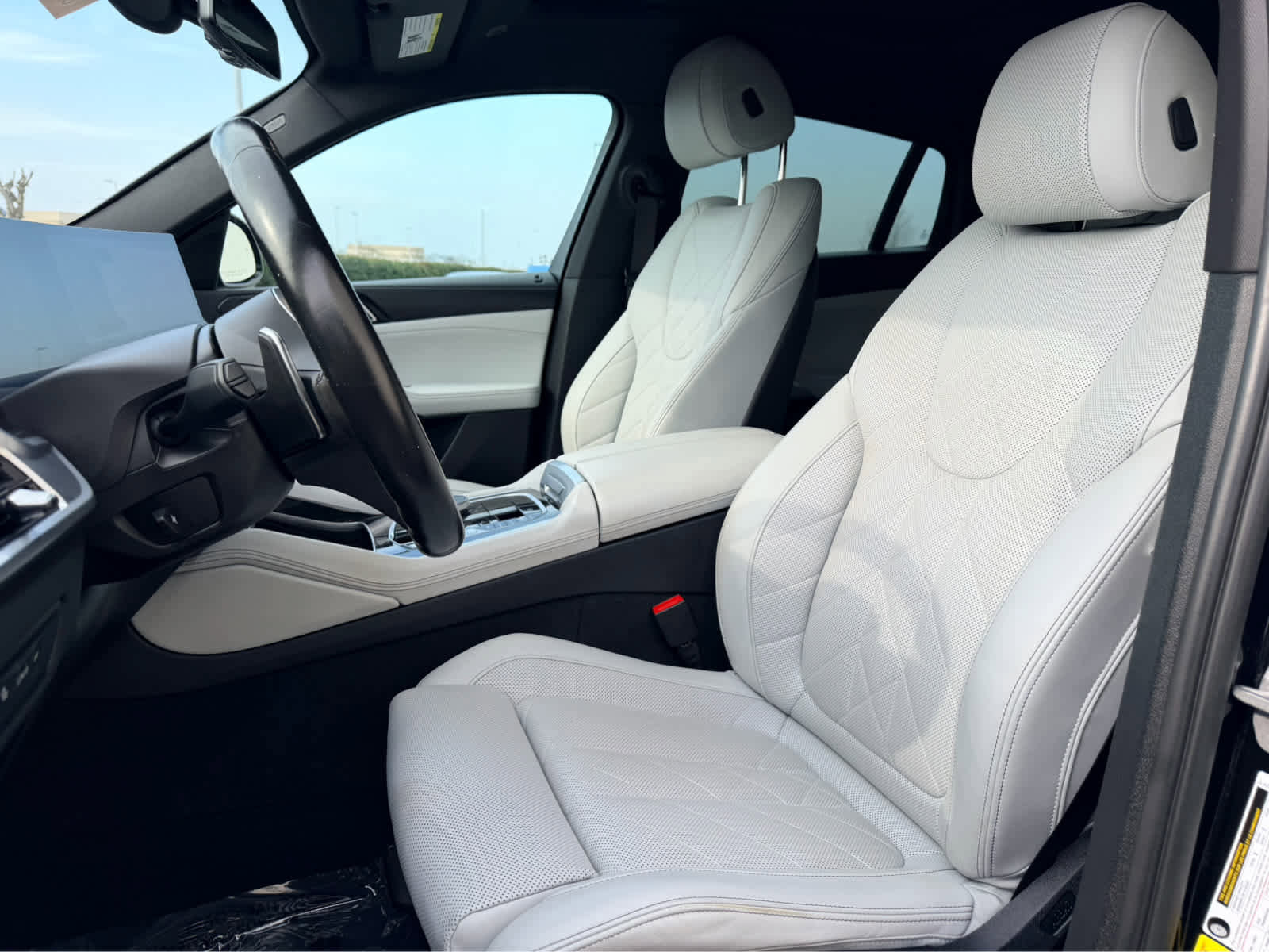 Used 2024 BMW X6 xDrive40i w/ Parking Assistance Package image 13