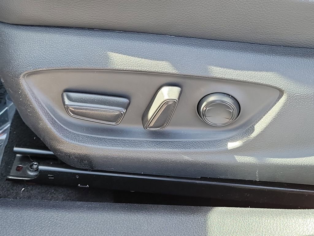 Used 2022 Toyota Camry XSE w/ Cold Weather Package AWD/4WD image 18