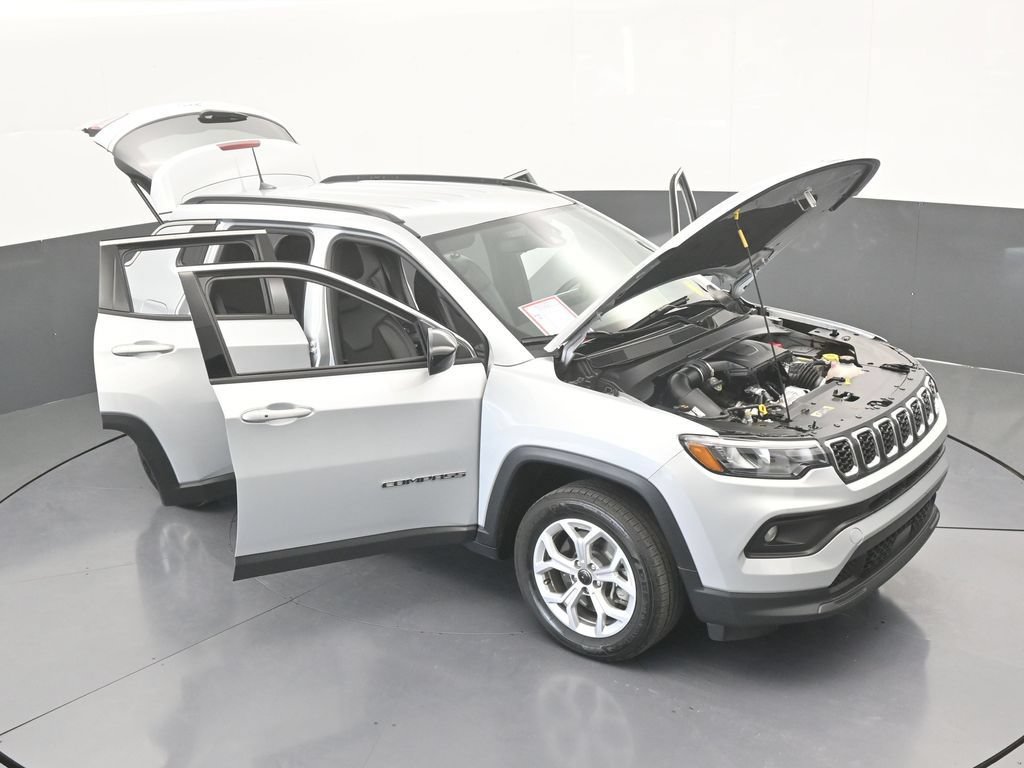 Used 2025 Jeep Compass Latitude AWD/4WD image 40