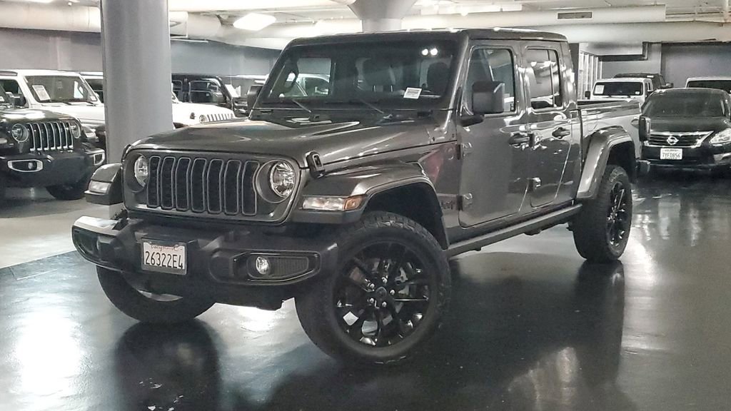 Used 2025 Jeep Gladiator Sport image 32