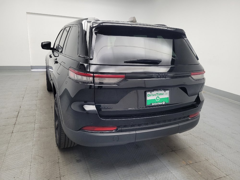 Used 2023 Jeep Grand Cherokee Altitude AWD/4WD image 6
