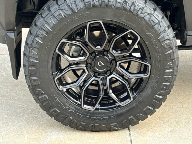 Used 2025 Toyota 4Runner SR5 AWD/4WD image 10