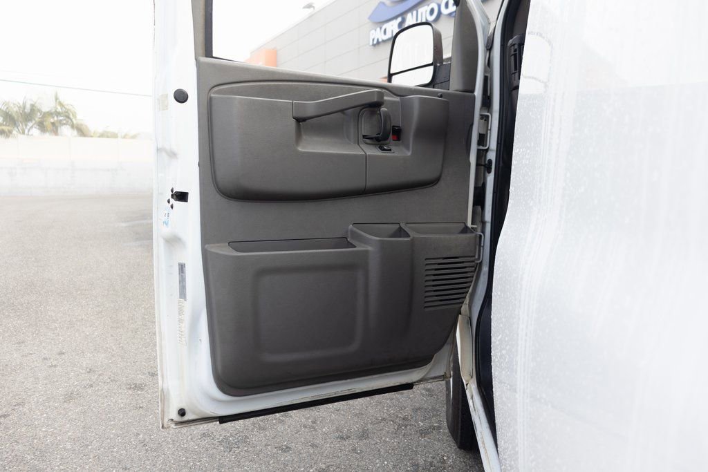 Used 2021 Chevrolet Express 2500 w/ Driver Convenience Package image 17