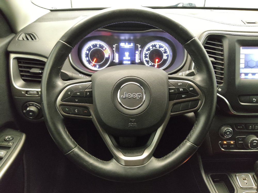 Used 2019 Jeep Cherokee Latitude Plus FWD image 22
