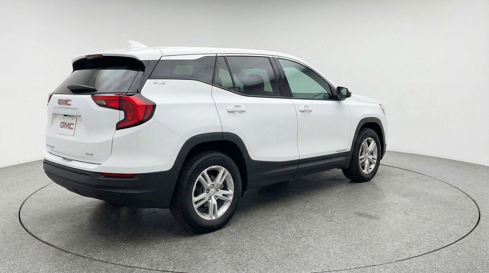 Used 2024 GMC Terrain SLE image 9