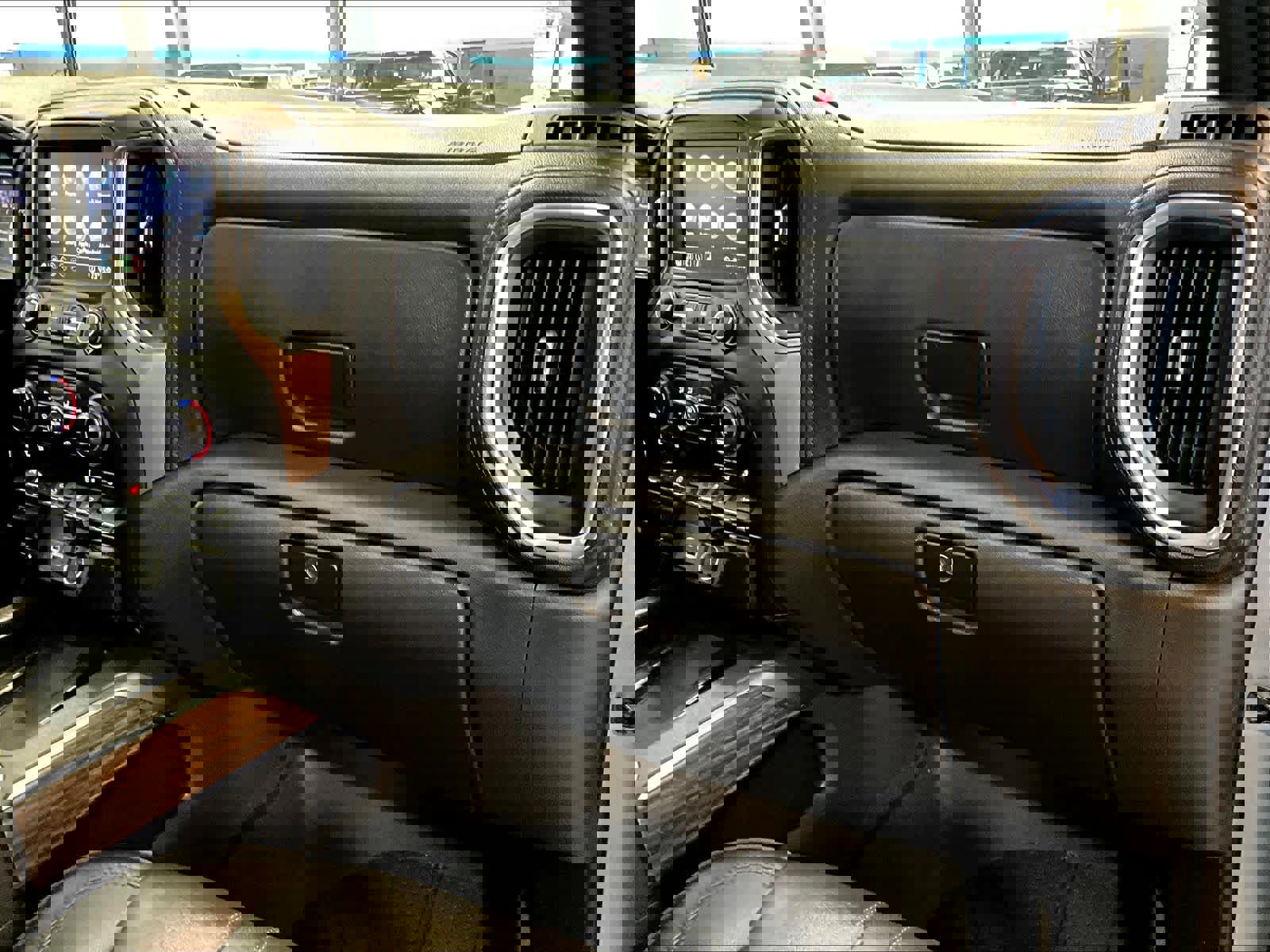 Used 2020 Chevrolet Silverado 1500 High Country w/ Technology Package image 13