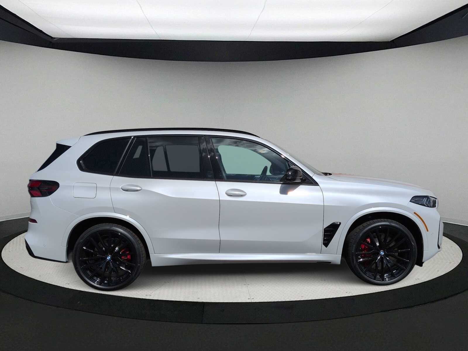 New 2026 BMW X5 M60i w/ Climate Comfort Package image 9
