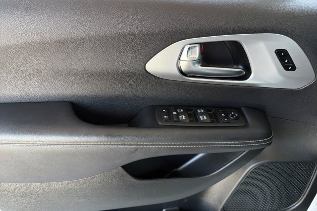 Used 2026 Chrysler Pacifica Limited w/ S Appearance Package FWD image 11