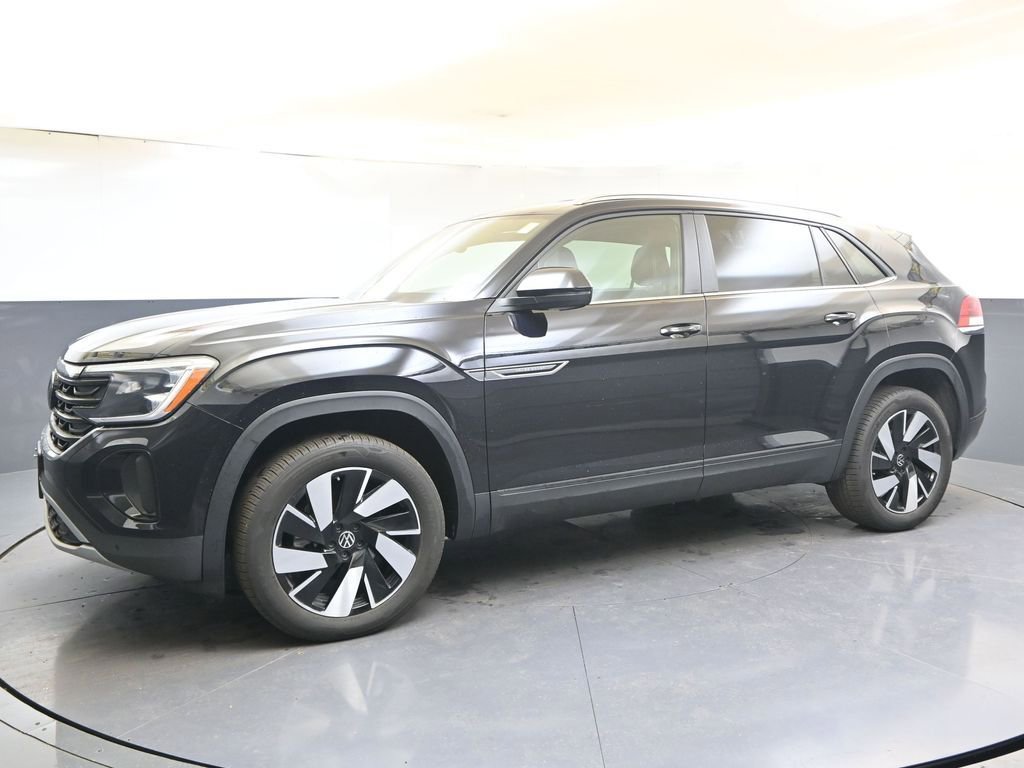Certified 2025 Volkswagen Atlas Cross Sport SE image 2