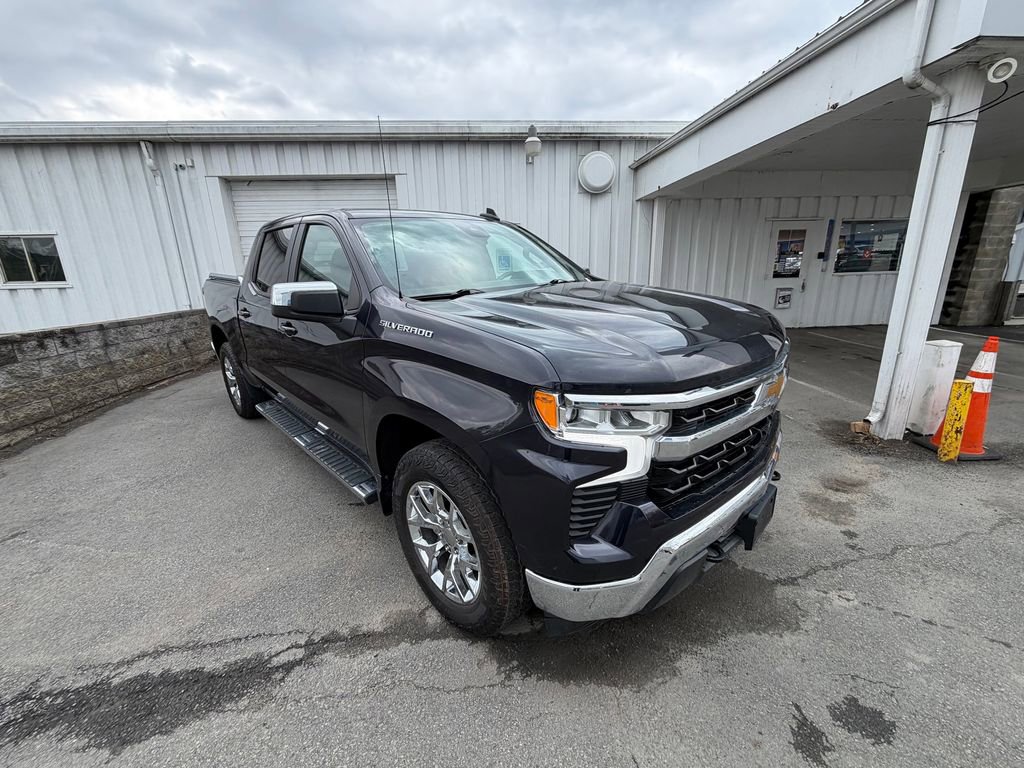 Used 2023 Chevrolet Silverado 1500 LT AWD/4WD image 7