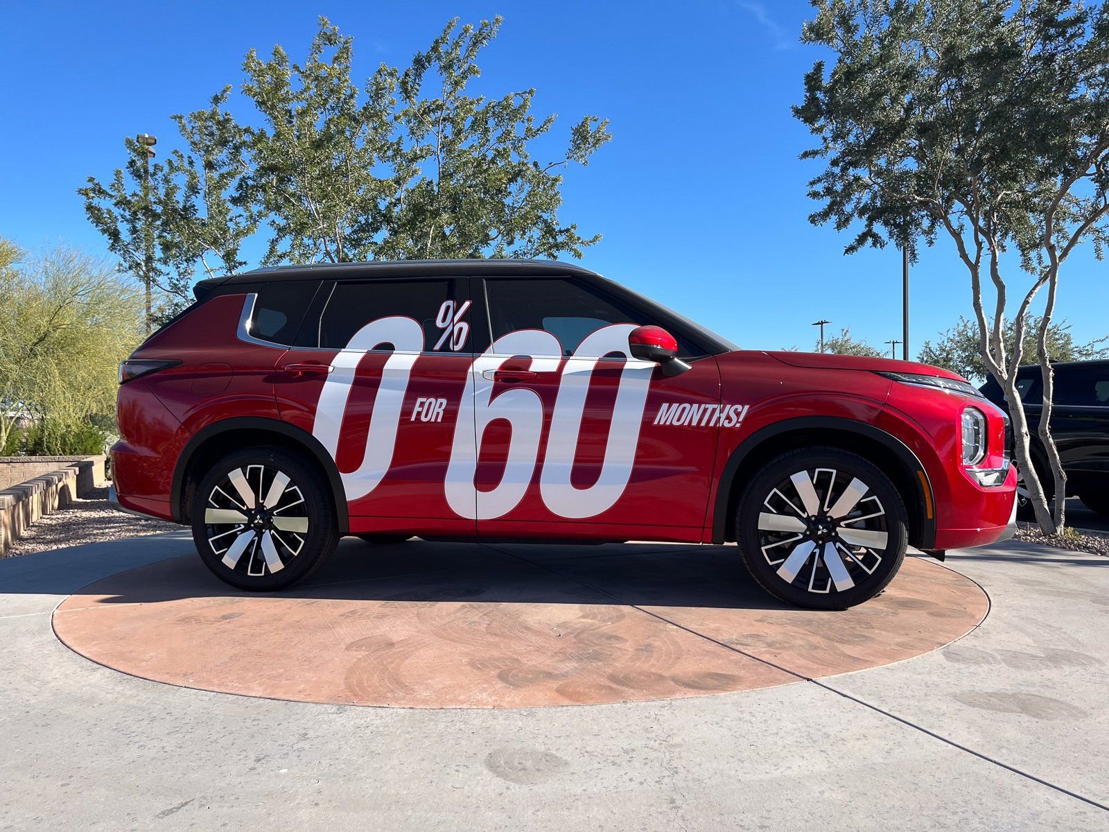 New 2025 Mitsubishi Outlander SEL image 2