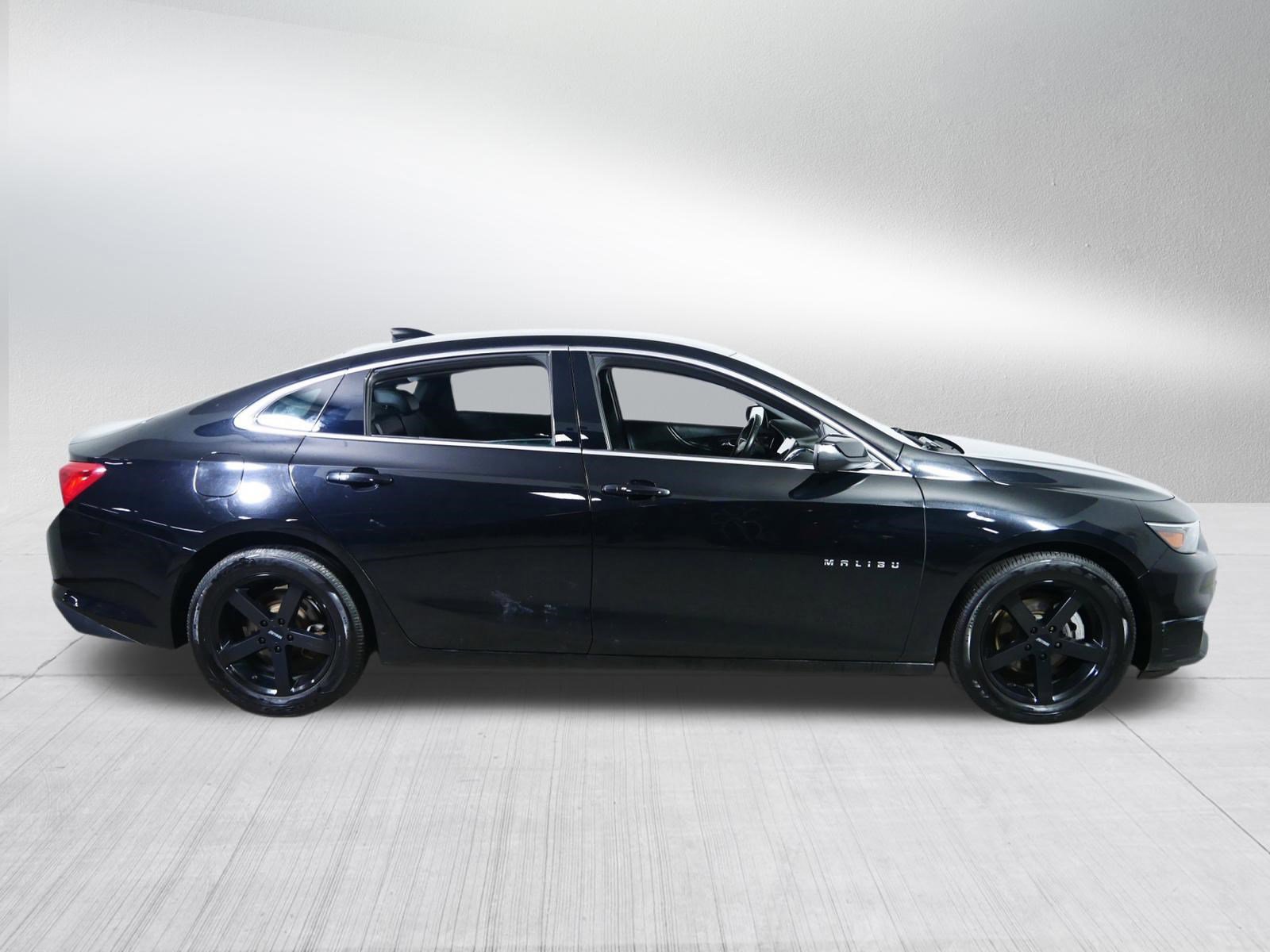 Used 2016 Chevrolet Malibu LT w/ Leather Package image 8