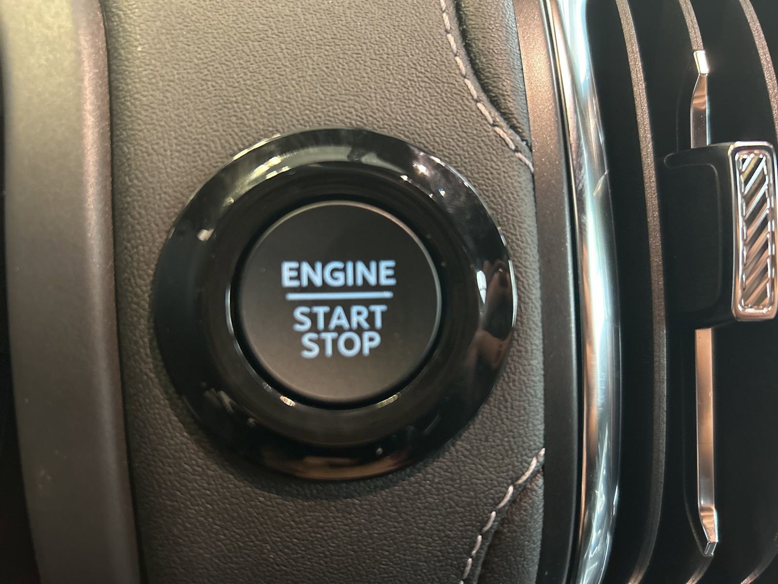 New 2025 Ford Expedition Max Platinum w/ Stealth Performance Package image 31