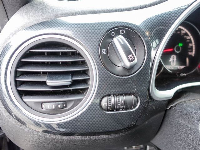 Used 2013 Volkswagen Beetle 2.0T image 19
