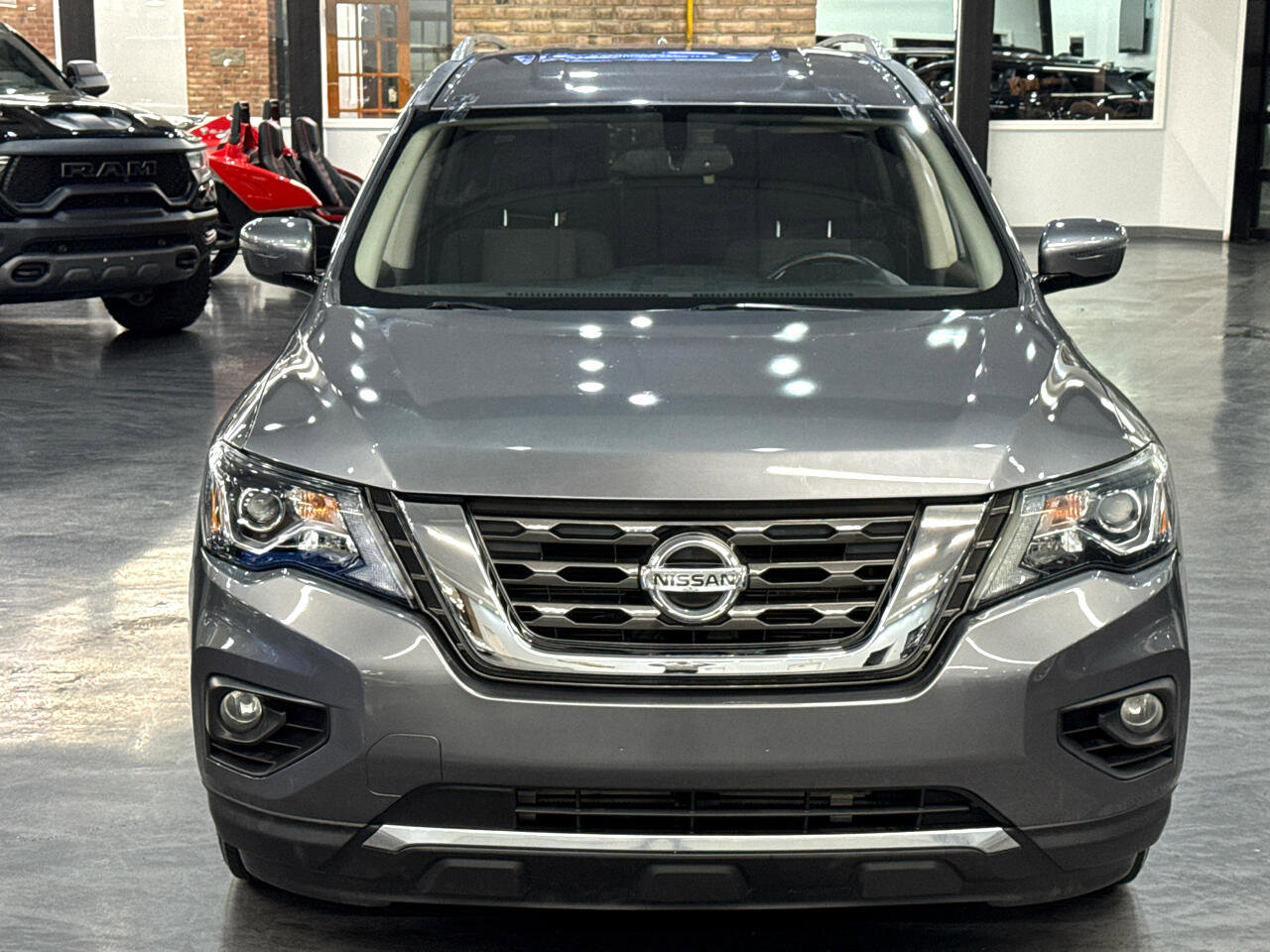 Used 2019 Nissan Pathfinder SV image 5