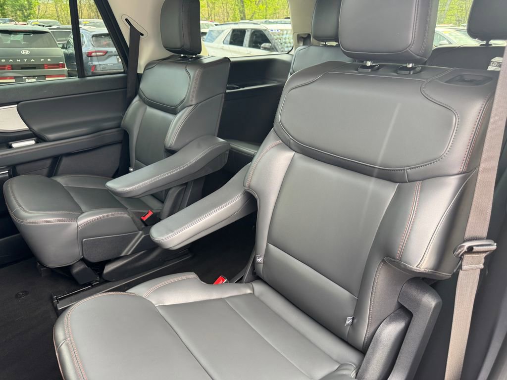 Used 2025 Ford Expedition Active AWD/4WD image 42