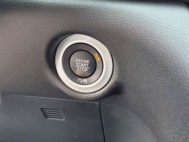 Used 2027 Chrysler Pacifica Select AWD/4WD image 12