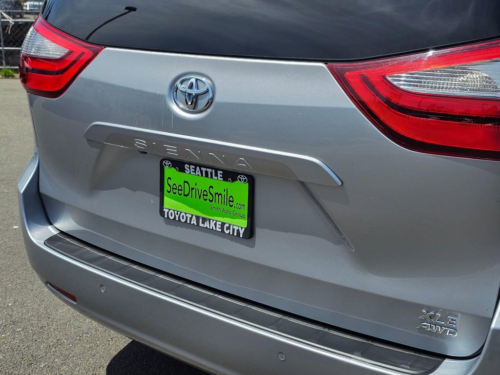 Used 2018 Toyota Sienna XLE w/ XLE Navigation Package AWD/4WD image 14