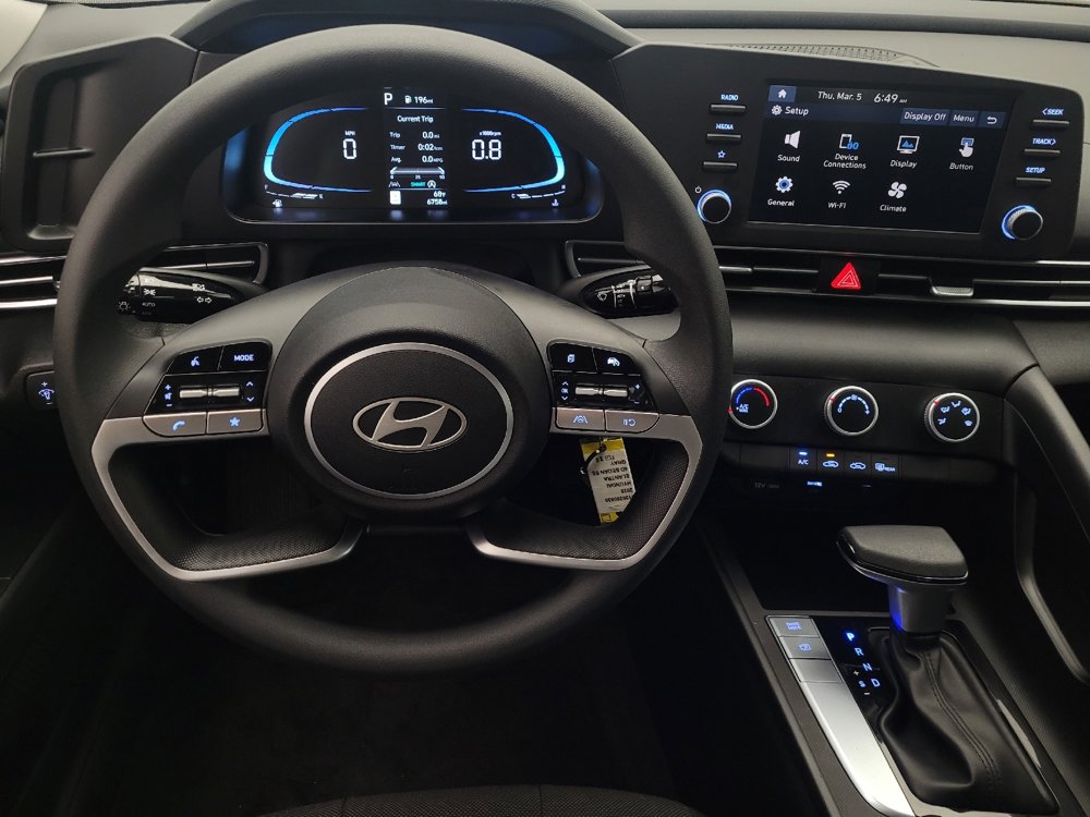 Used 2025 Hyundai Elantra SE image 22