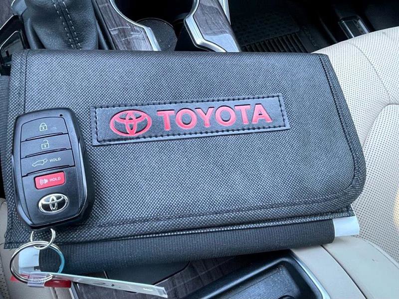 Used 2024 Toyota Highlander LE image 48