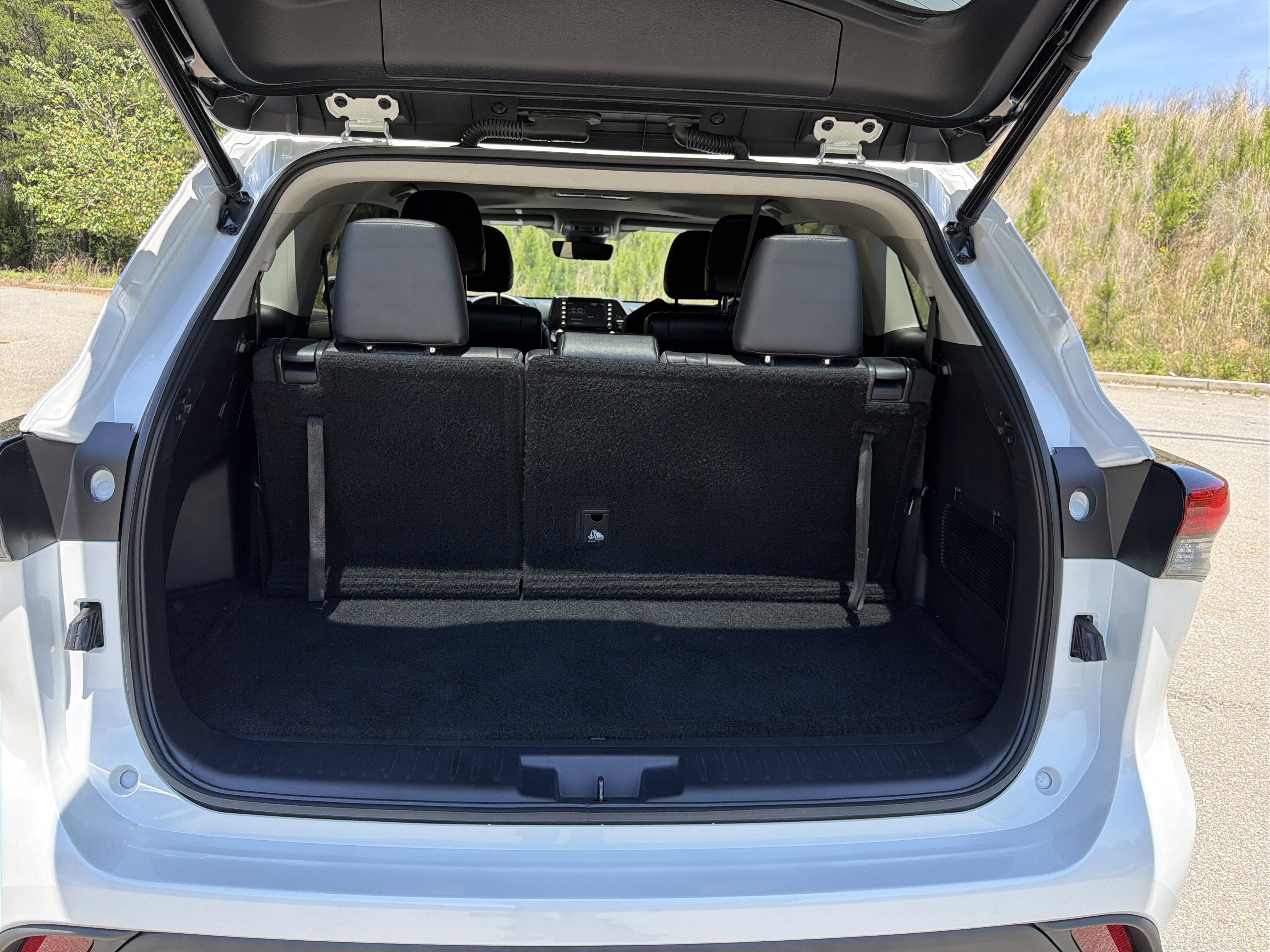 Used 2022 Toyota Highlander XLE FWD image 18