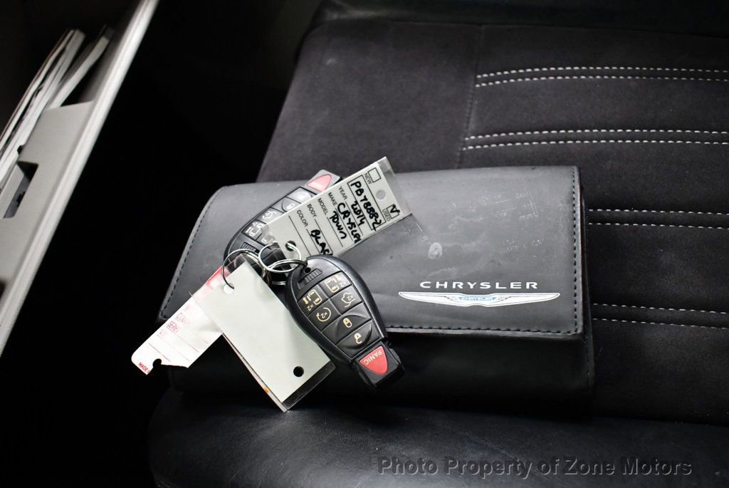 Used 2014 Chrysler Town & Country Touring-L image 44