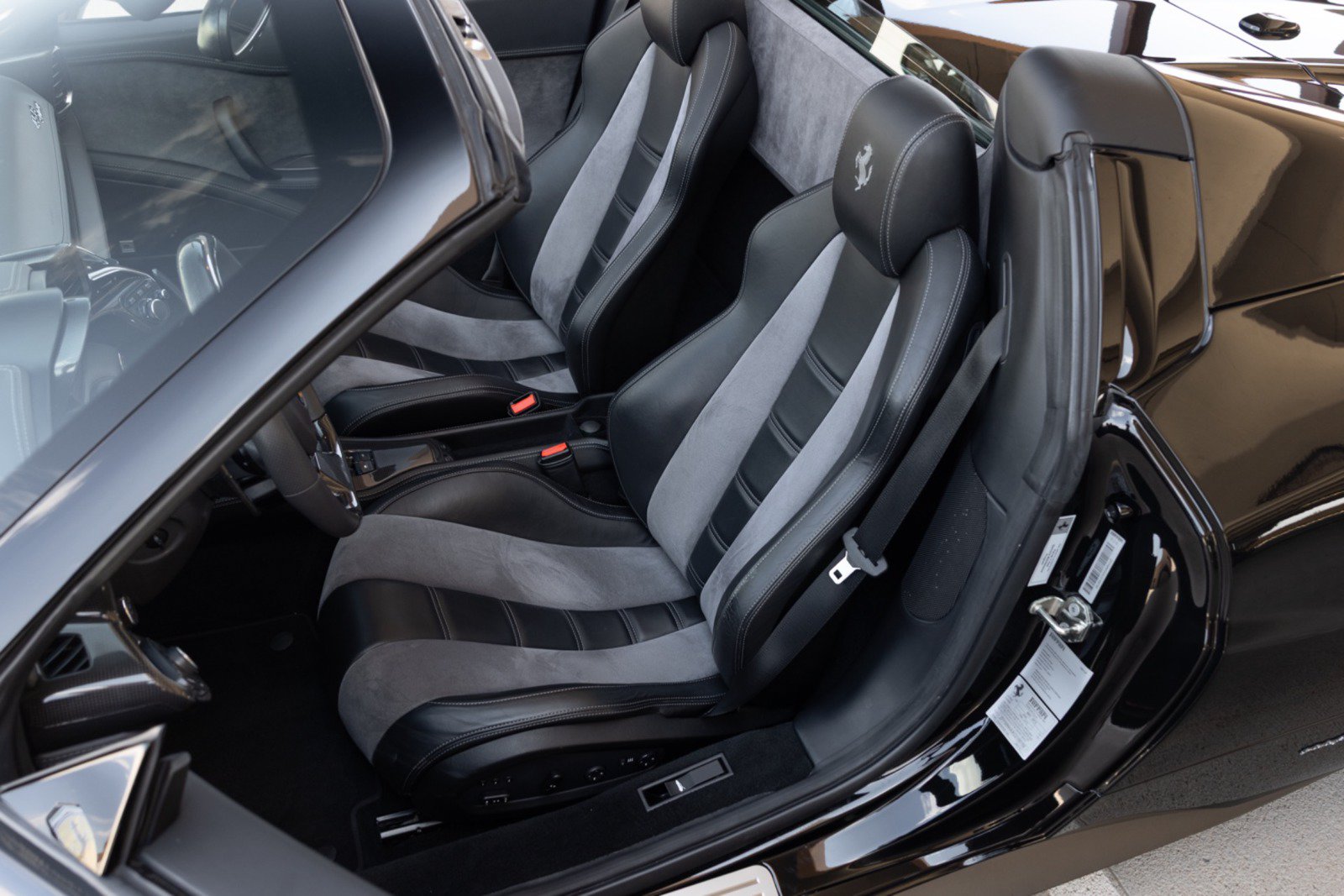 Used 2012 Ferrari 458 Spider RWD image 4