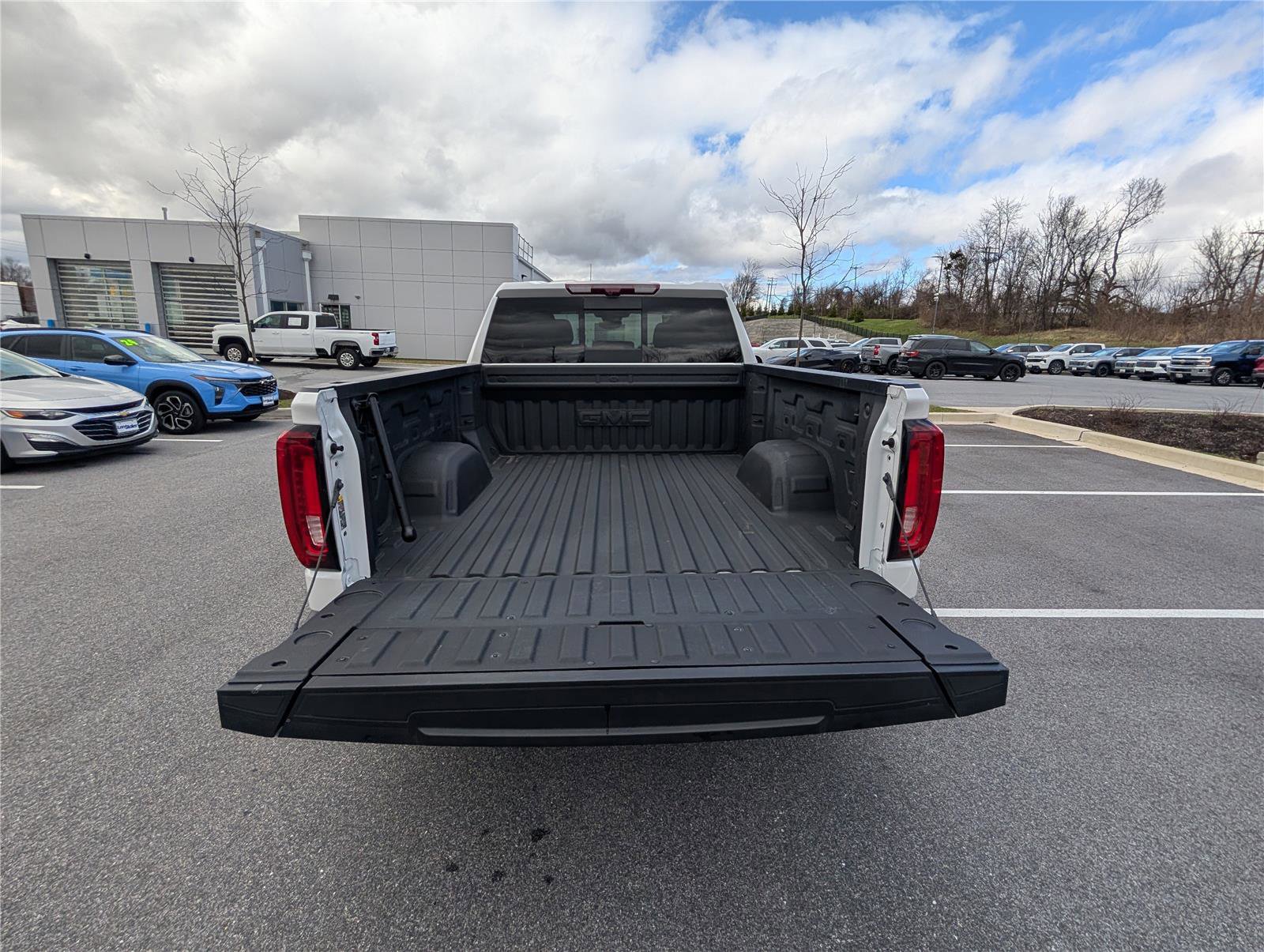 Used 2025 GMC Sierra 1500 Denali w/ Denali Reserve Package AWD/4WD image 13