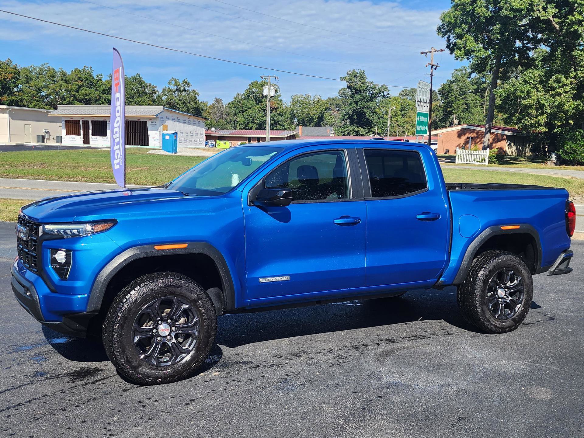 Used 2024 GMC Canyon Elevation w/ Convenience Package RWD image 1